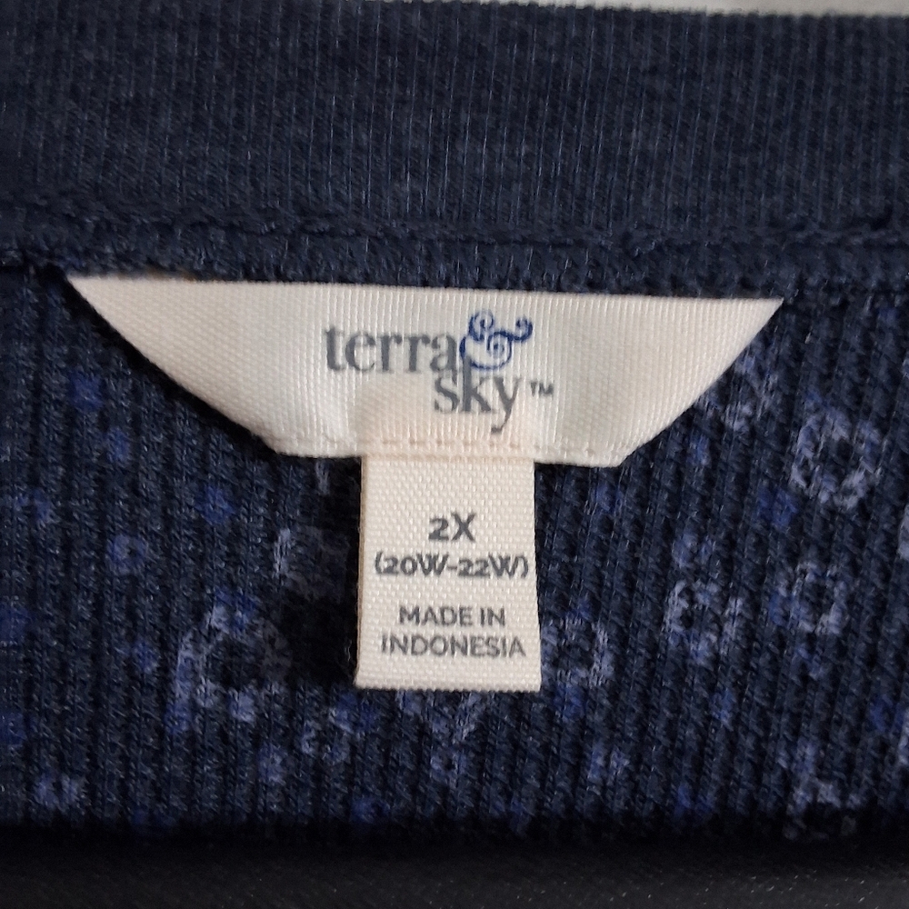 Women's Dark Navy Blue Waffle Henley V Neck Tee, Size 2X(20W-22W), New With Tag - Picture 3 of 6